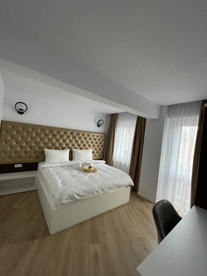 Adina Apartament กูรา ฮูมอรูลุย ภายนอก รูปภาพ